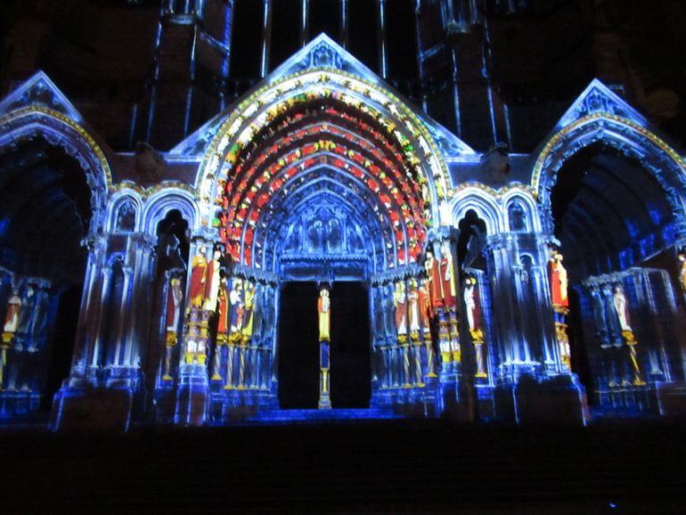 Kathedraal met lichtshow